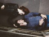 Ella conduce un Mercedes y él monta una Harley: ¿Por qué nos atraen las personalidades opuestas?