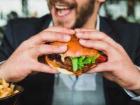 ¿Cómo evitar la ansiedad por comer a deshoras?