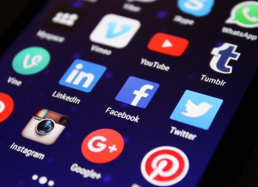 El impacto de las redes sociales en nuestra salud mental | Andrea Tabueña