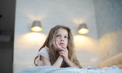 ¿Cómo la adversidad familiar impulsa el desarrollo moral infantil?