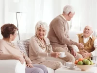 El aislamiento social en la vejez aumenta el riesgo de problemas de salud