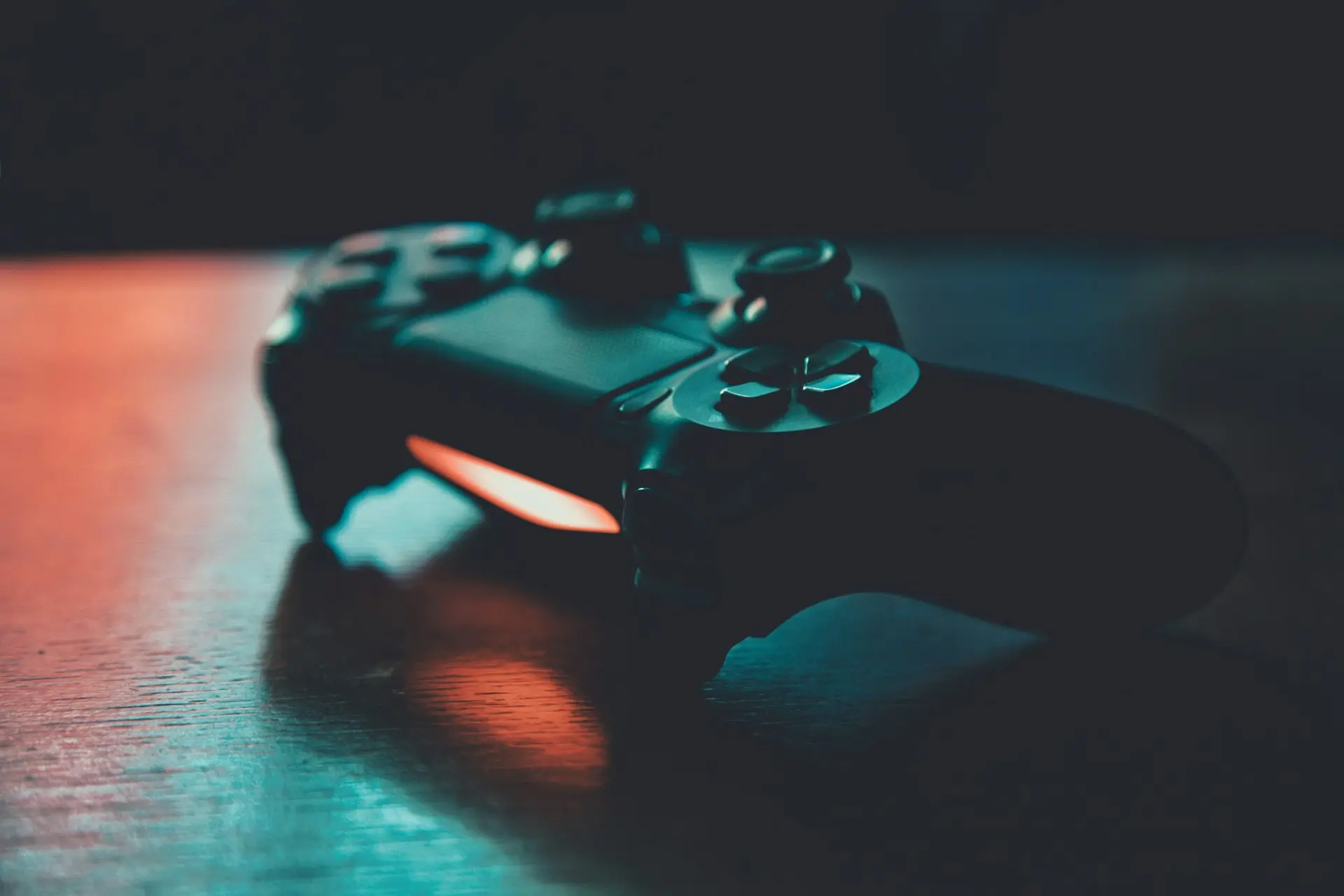 Videojuegos y atención: qué sostiene la investigación y qué ideas se repiten sin suficiente evidencia