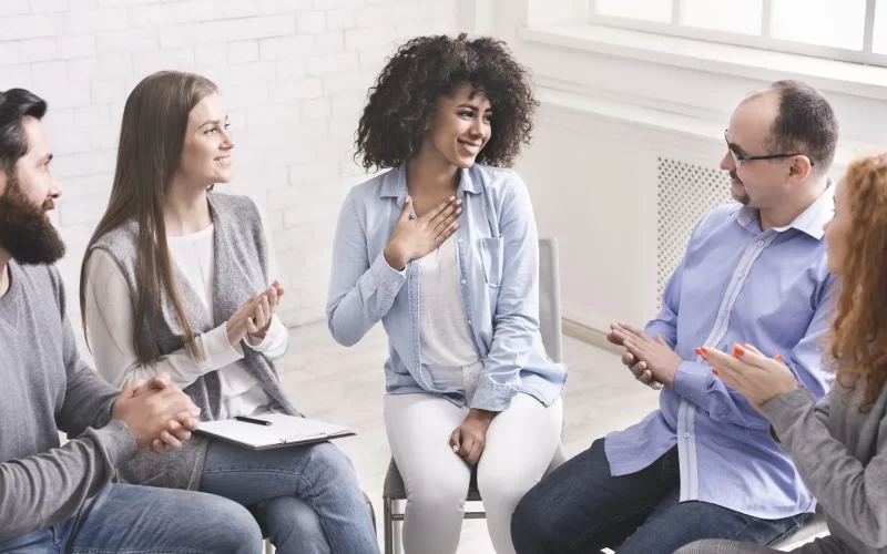 Ayuda profesional para adicciones: intervención clínica y prevención de recaídas