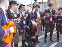 Cómo los cantos tradicionales de diversas culturas pueden inducir calma