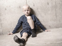 El descuido físico infantil causa dificultades sociales de por vida