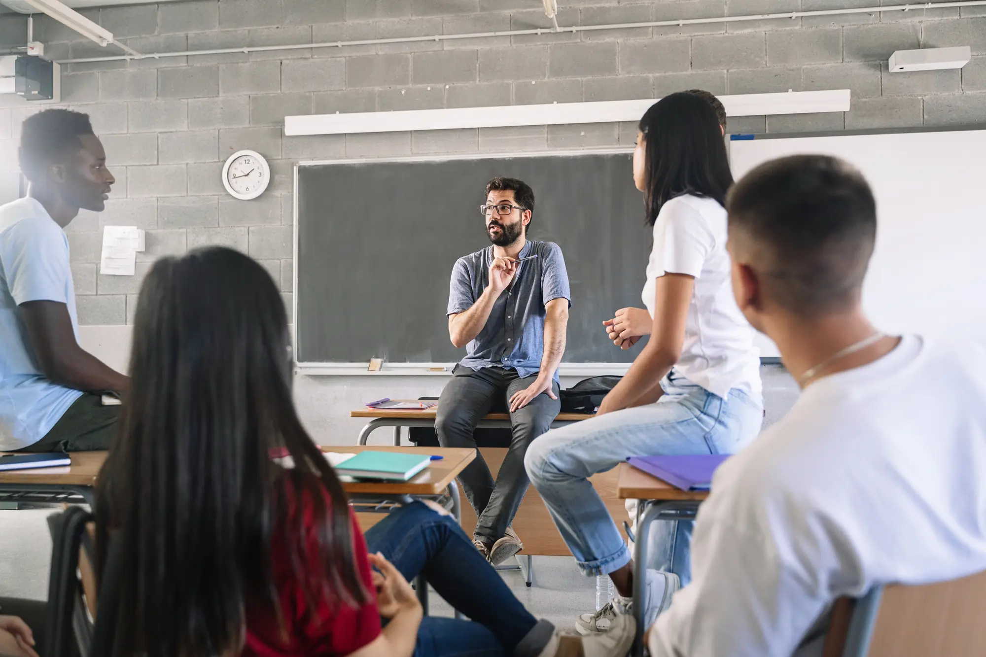 La educación universitaria desarma la mente autoritaria más allá de la herencia genética