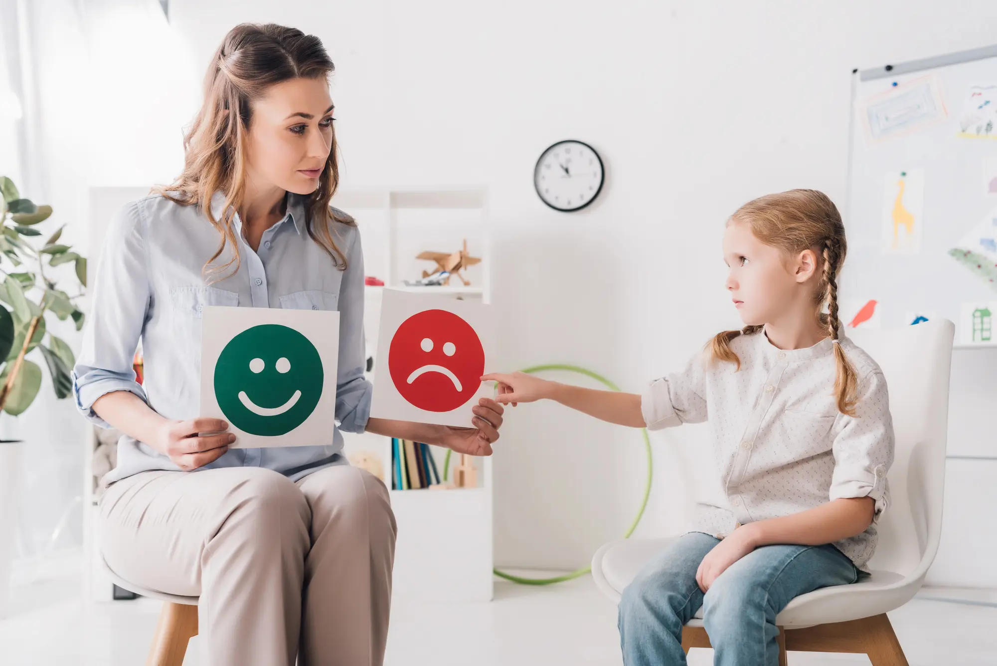 El desafío en identificar emociones se asocia más a la alexitimia que al autismo