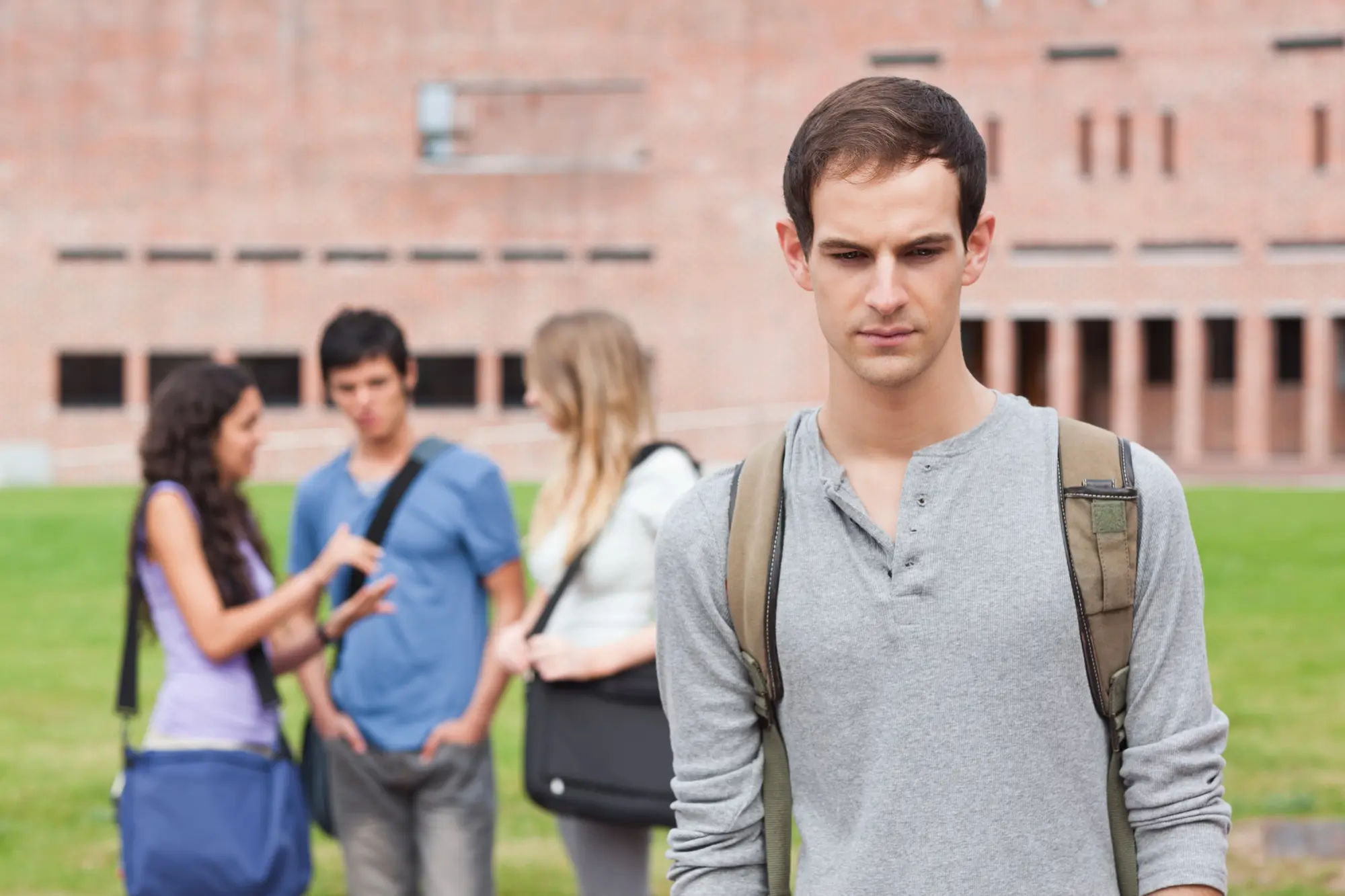 Casi la mitad de los universitarios reportan ideas suicidas según un estudio internacional