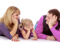 ¿Qué impulsa el favoritismo parental hacia hijas e hijos responsables?