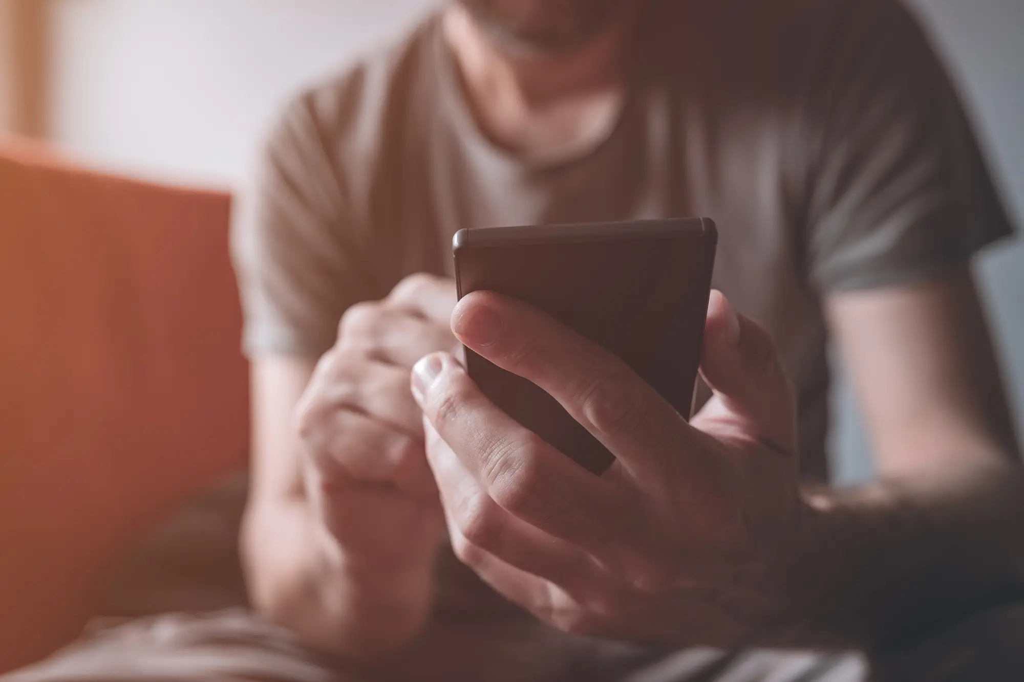 El miedo a perderse algo y el uso problemático de las redes sociales