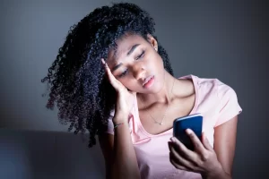 La falta de cierre en el ghosting extiende el dolor más que un rechazo claro