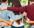 Los nueve hábitos psicológicos que sostienen el amor múltiple sin caos emocional