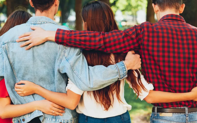 Los nueve hábitos psicológicos que sostienen el amor múltiple sin caos emocional