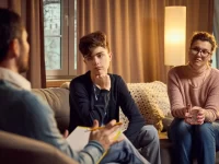 Hablar con los adolescentes construye su carácter y mejora su estabilidad emocional