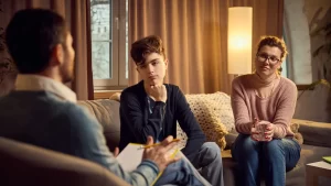 Hablar con los adolescentes construye su carácter y mejora su estabilidad emocional