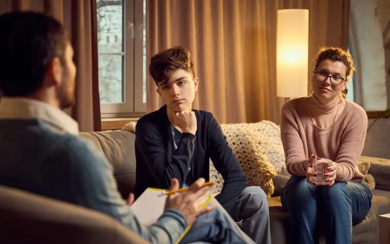 Hablar con los adolescentes construye su carácter y mejora su estabilidad emocional
