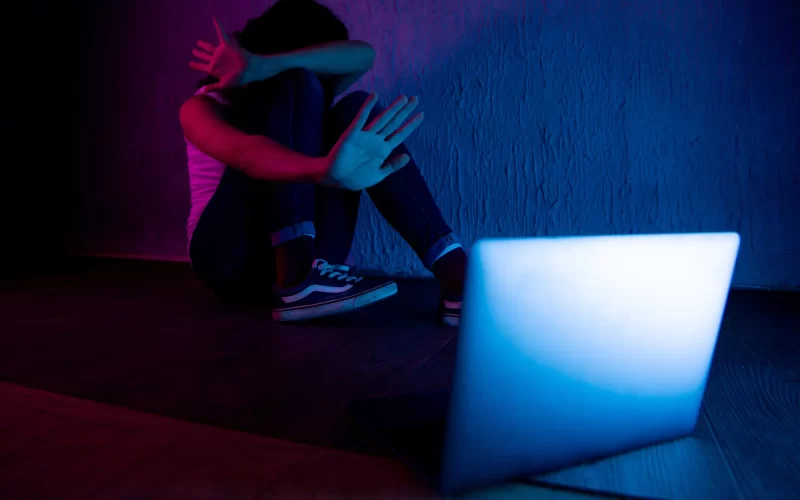 Cómo la inteligencia artificial detecta pensamientos suicidas ocultos en el cerebro de jóvenes adultos
