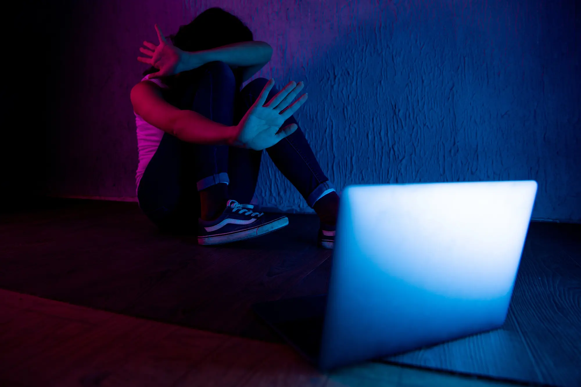 Cómo la inteligencia artificial detecta pensamientos suicidas ocultos en el cerebro de jóvenes adultos