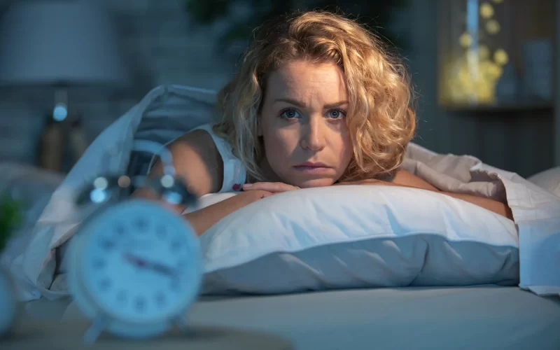 ¿Intentar dormir te mantiene despierto? La intención paradójica para el insomnia