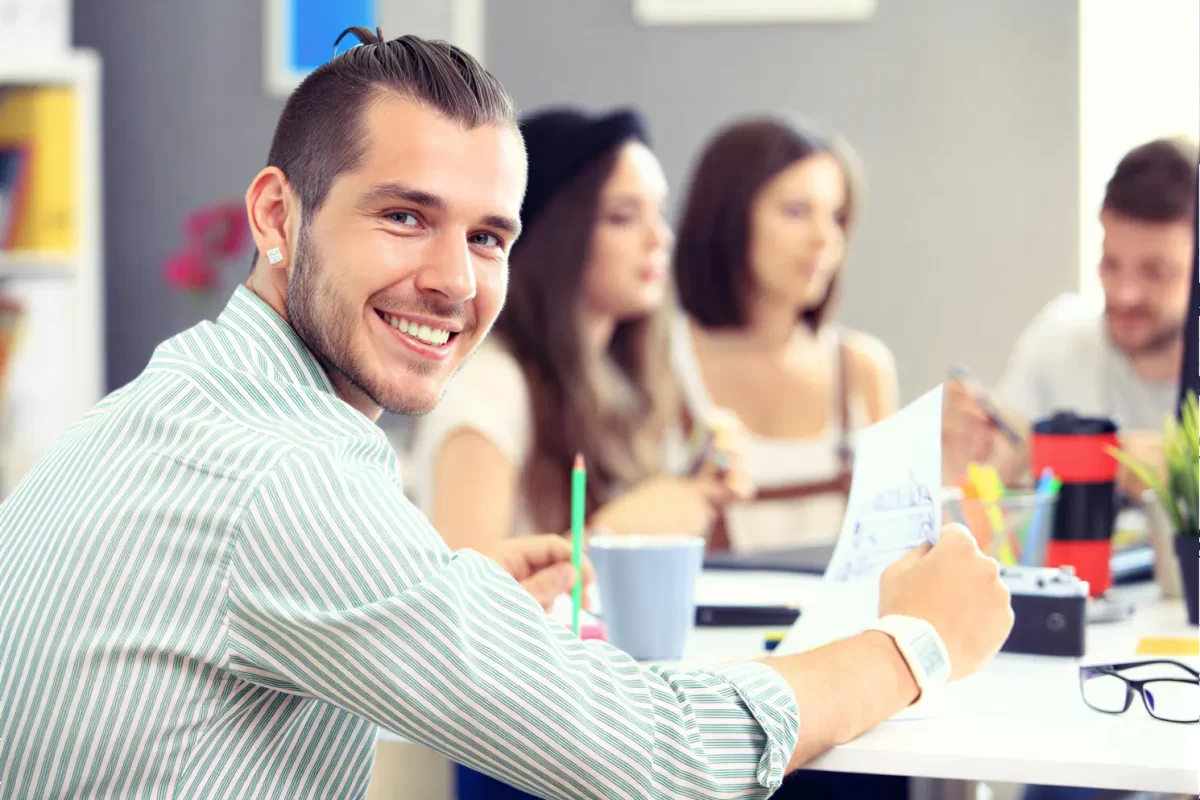 Los primeros días en un trabajo nuevo: cómo diseñar una inducción que baje la ansiedad del empleado