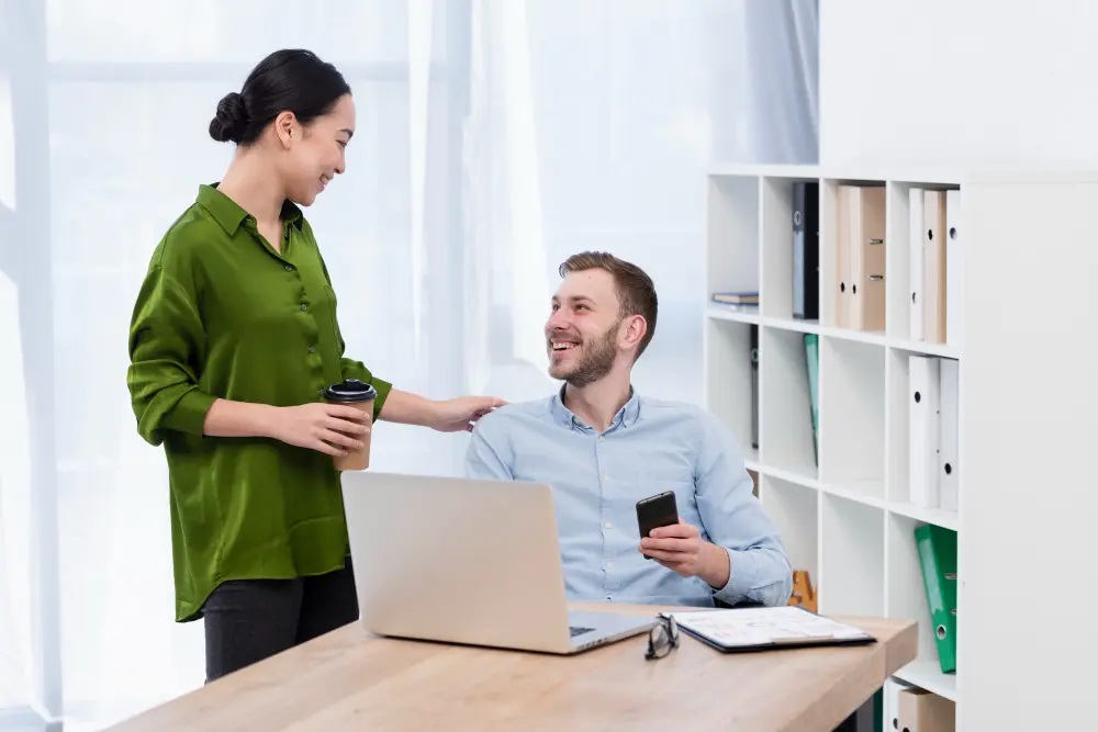 Los primeros días en un trabajo nuevo: cómo diseñar una inducción que baje la ansiedad del empleado