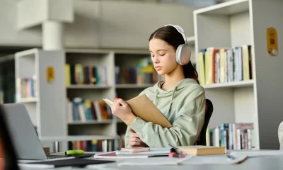 ¿Cómo influye la intensidad emocional de la música en la memoria tras aprender?