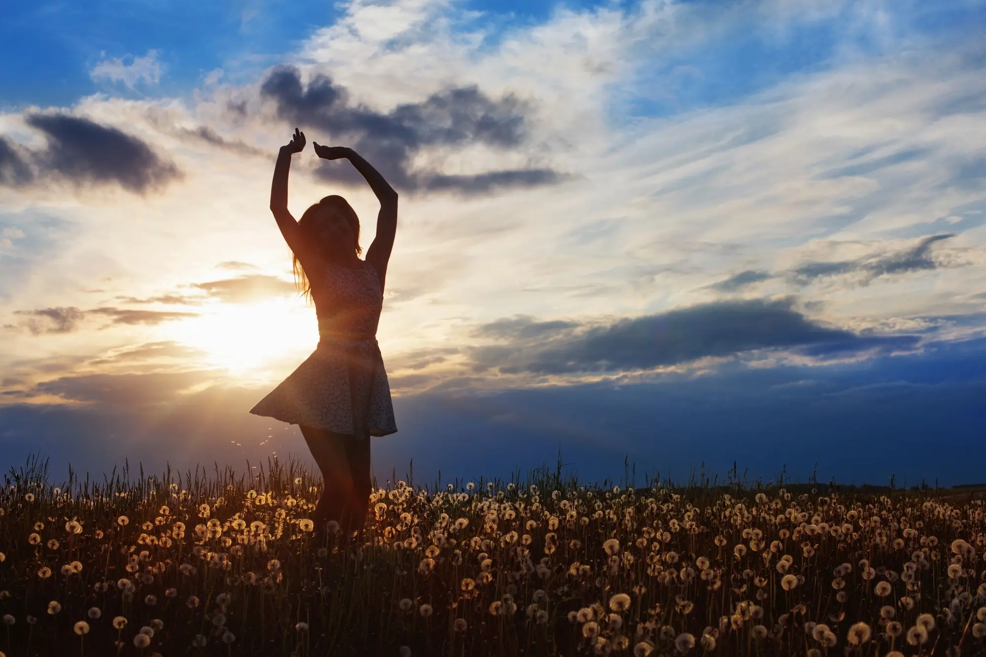 ¿Por qué las mujeres asexuales priorizan la conexión emocional y rechazan los moldes de la monogamia tradicional?