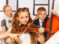 ¿De qué manera aprender música mejora el bienestar y la confianza infantil?