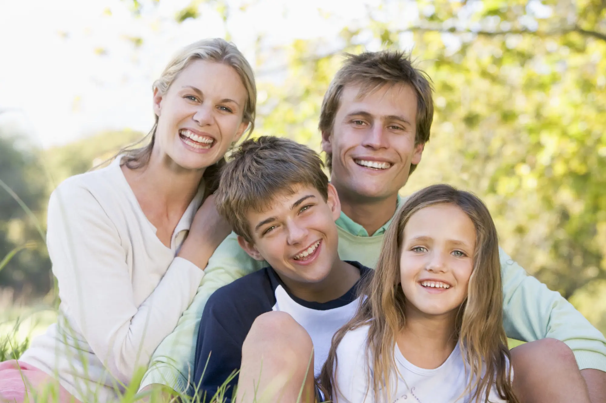 Padres felices promueven más ejercicio y menos tiempo frente a la pantalla en sus hijos