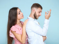 ¿Por qué las personas empáticas no huyen de las parejas manipuladoras?