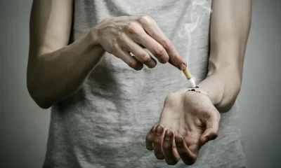 ¿Por qué seguimos fumando si sabemos que queremos dejarlo? La psicología detrás de la adicción al tabaco