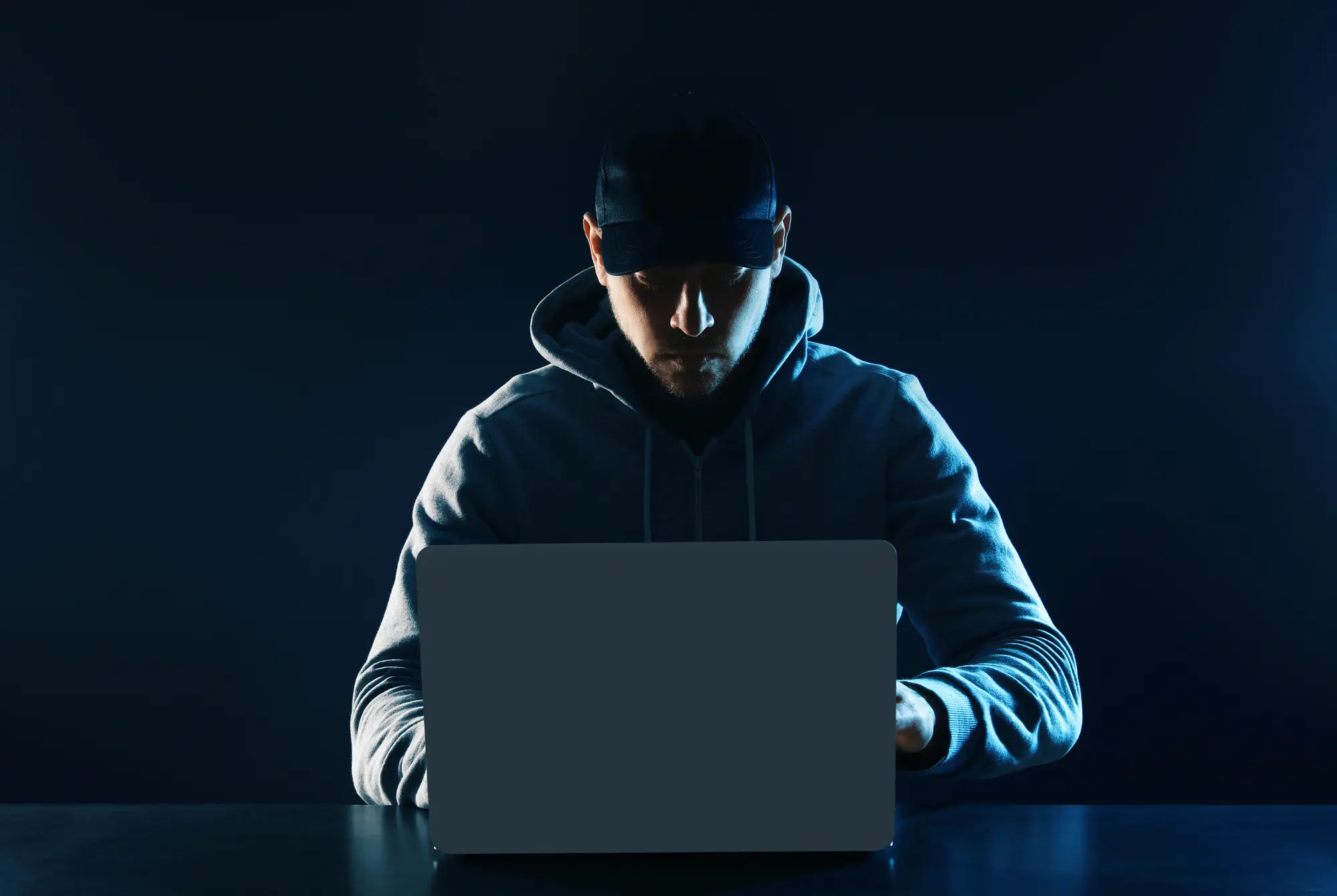 Estudiantes que ven más pornografía muestran peor rendimiento cognitivo y más ansiedad