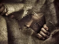 ¿Es la pobreza un factor determinante en la salud mental de las familias?