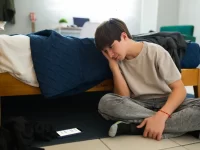 Restringir el uso de redes sociales a una hora diaria disminuye la soledad en personas afectadas