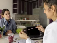 Cambiar la relación con la comida: el papel de la terapia psicológica en la pérdida de peso