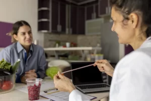 Cambiar la relación con la comida: el papel de la terapia psicológica en la pérdida de peso