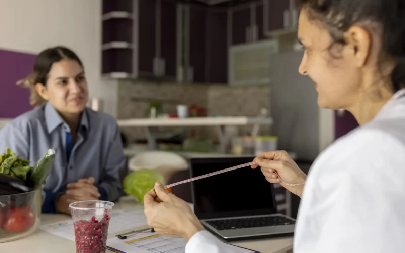 Cambiar la relación con la comida: el papel de la terapia psicológica en la pérdida de peso