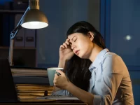 Tomar café antes de dormir eleva la complejidad cerebral durante el sueño no REM