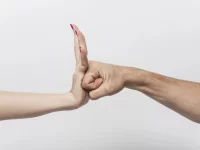 De los mandatos de masculinidad a la violencia masculina